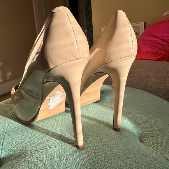 Guess platform heels. 9.5 Patent Leather - Picture 3 of 5